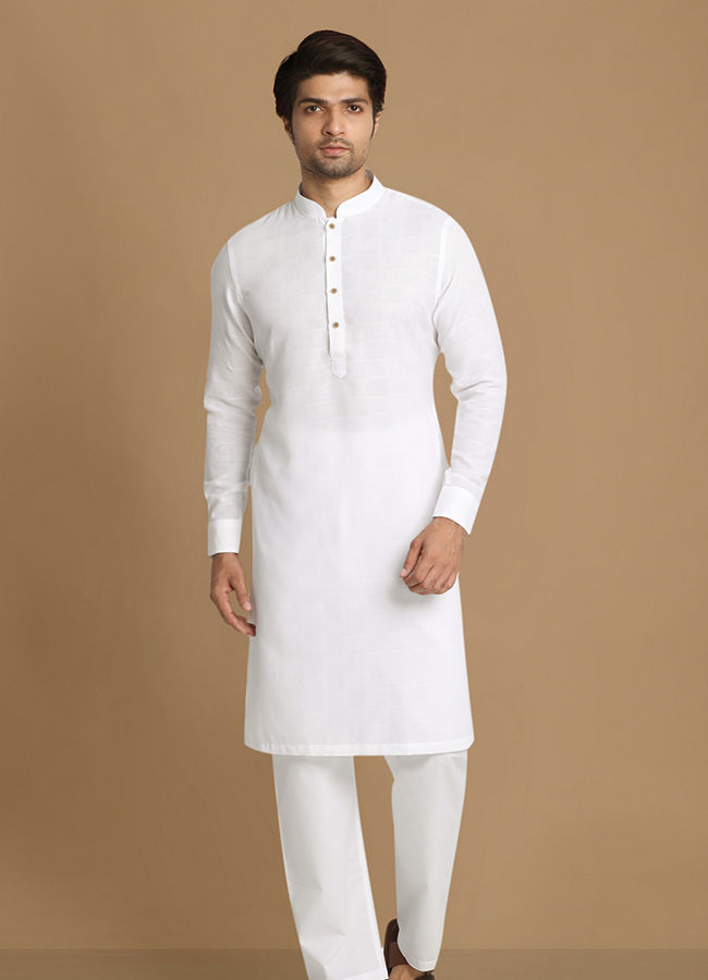 alt message - Manyavar Men Summer Essential White Kurta image number 1